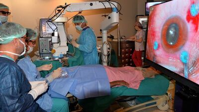 Adana'da 3 boyutlu göz ameliyatı gerçekleştirildi