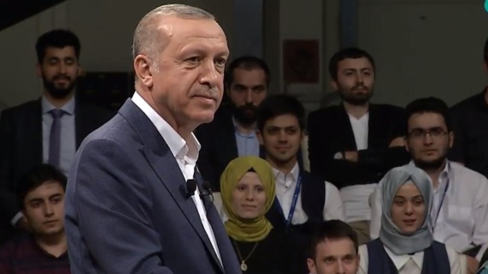 Erdoğan, gençlerin sorularını yanıtladı
