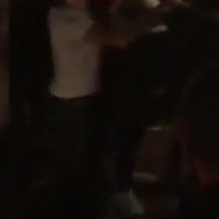 Taksim'de otelden para yağdı! İzdiham oldu