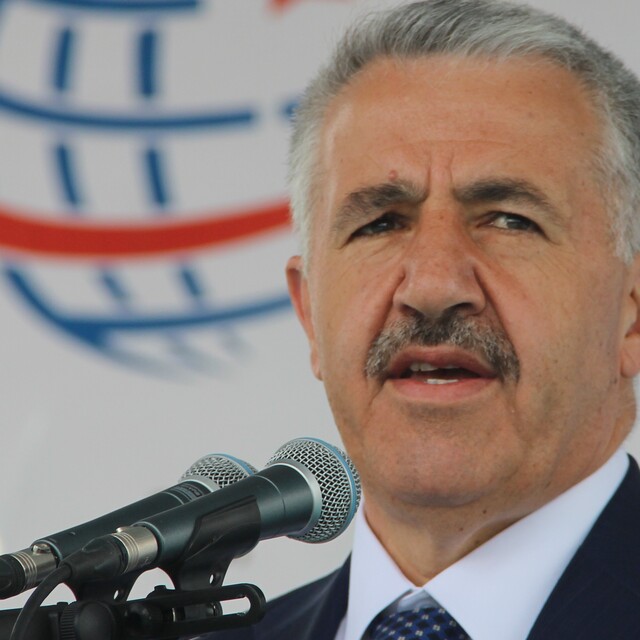 Bakan Arslan: Esnaf lehine uygulamaları hayata geçireceğiz