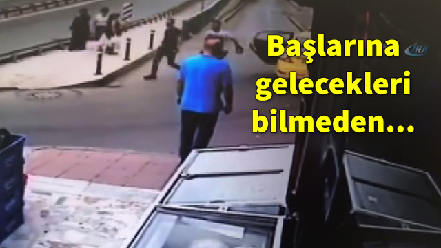 Taksiden inip araca doğru yürümeye başladılar!