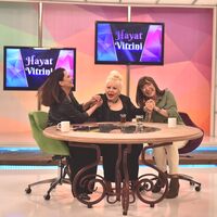 Demet Akbağ ile Çok Aramızda güldürmeye devam ediyor!