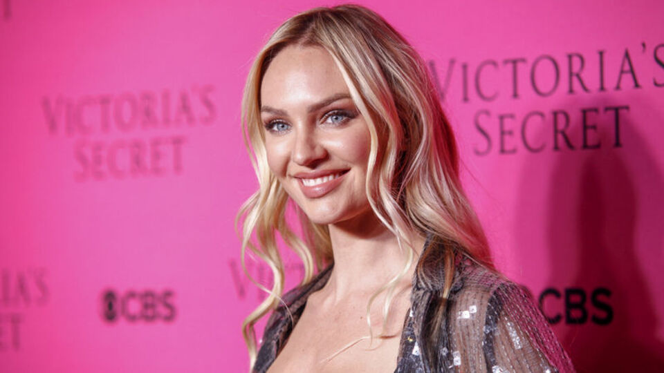 Melek ikinci bebeğini kucakladı