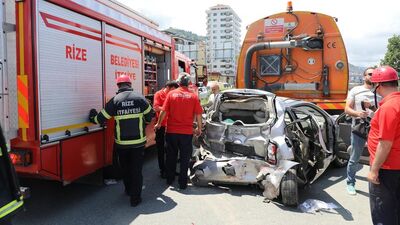 Kaza yerine koşanlar inanamadı! Arabanın arkası yok oldu