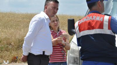 Ellerini koltuğa kelepçelemişti! Kimliği şok etti