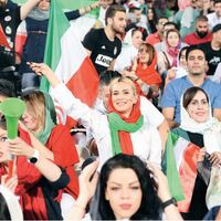37 yıl sonra bir ilk: İranlı kadınlar statta!