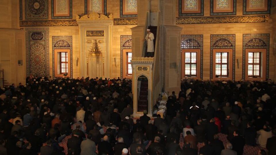 Adana Cuma namazı saati