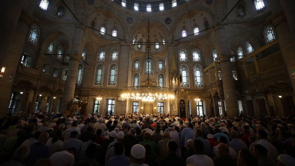 İstanbul'da cuma namazı saat kaçta?