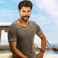 Burak Özçivit'e çifte vatandaşlık teklifi