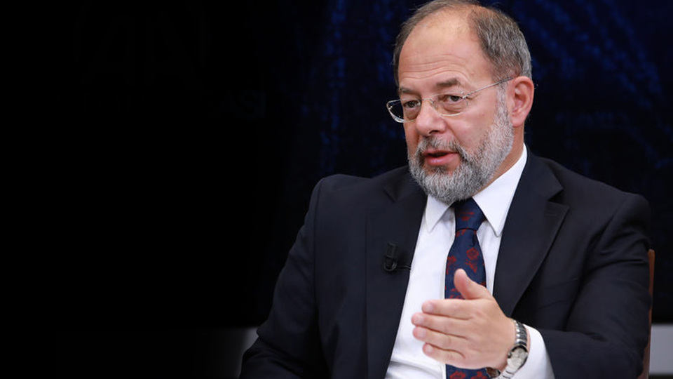 Akdağ: İnce sivri konuşur, ses getirir falan...