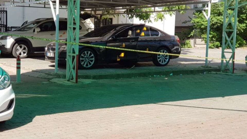 Lüks otomobile silahlı saldırı!