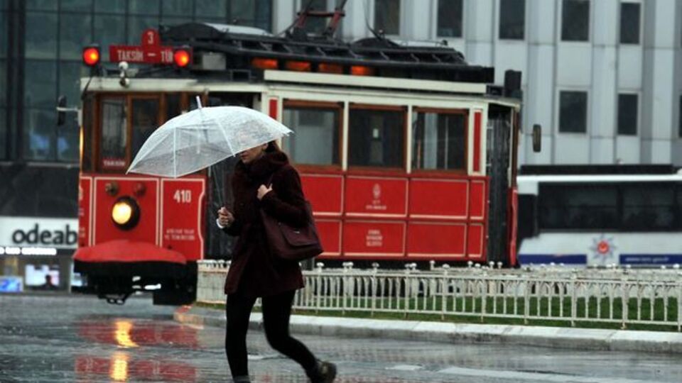İstanbullular dikkat! Meteoroloji saat verip uyardı