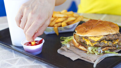 Yağlı yiyeceklerde yeme sıklığı hafta bir gün!