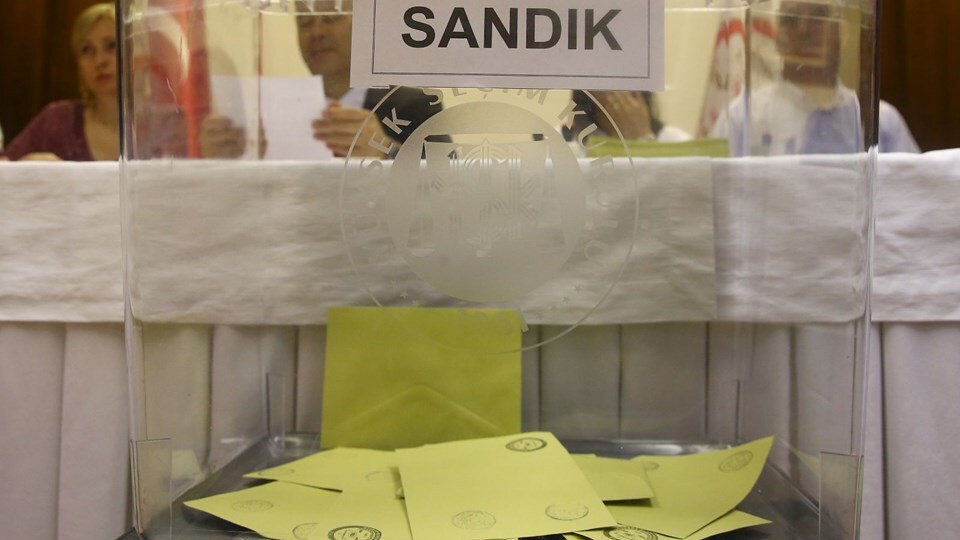 Oy kullanma saatleri