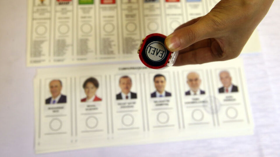 Oy kullanma işlemleri saat kaçta bitiyor?