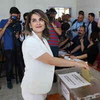 Cumhurbaşkanı adayı Demirtaş’ın eşi Başak Demirtaş oyunu kullandı