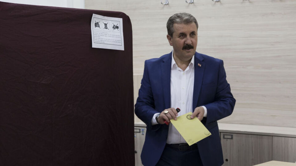 BBP Genel Başkanı Destici oyunu kullandı