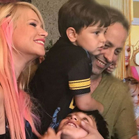 Oğullarının doğum gününde bir araya geldiler