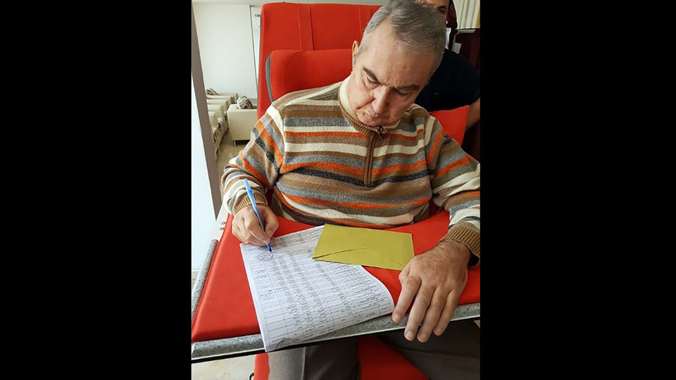 Resmi olmayan sonuçlara göre en yaşlı vekil Baykal!