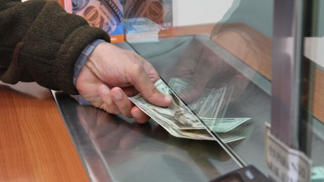 Dolar önce düştü sonra yükseldi