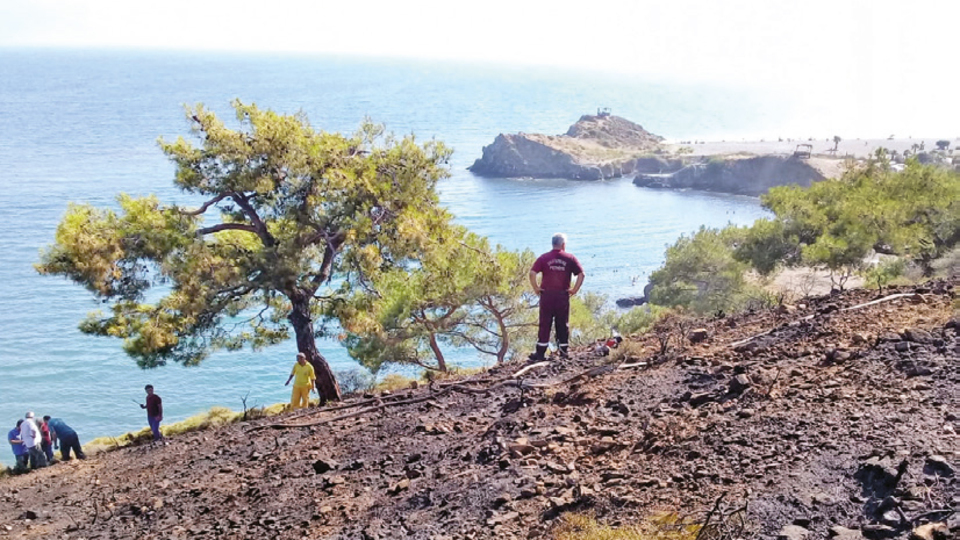 Fethiye'de sahilde yangın çıktı