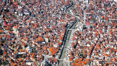 Farklı tarihi yapıları ile Priştine gezilecek yerler listesi...