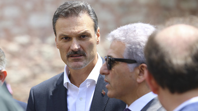 Alpay Özalan'ın babası vefat etti!