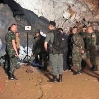 Su basan mağarada 13 genç mahsur kaldı