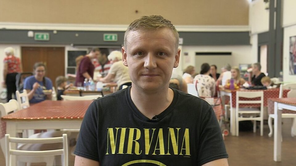 Evsizken uyuşturucu ve alkol bağımlısı olan Adam Smith'in dünyada açlığa son verme projesi