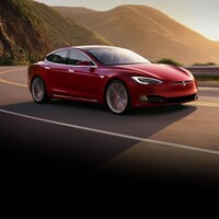 Korkunç kazada Tesla'nın bataryası iki kez alev aldı