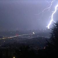 İstanbul'da sağanak yağış ve dolu etkili oldu