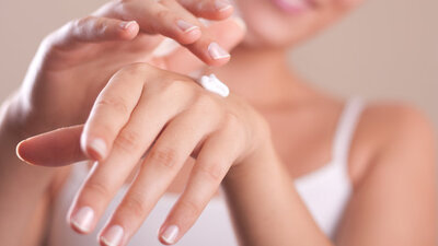 Krem sürdükten sonra başınız ağrıyorsa...