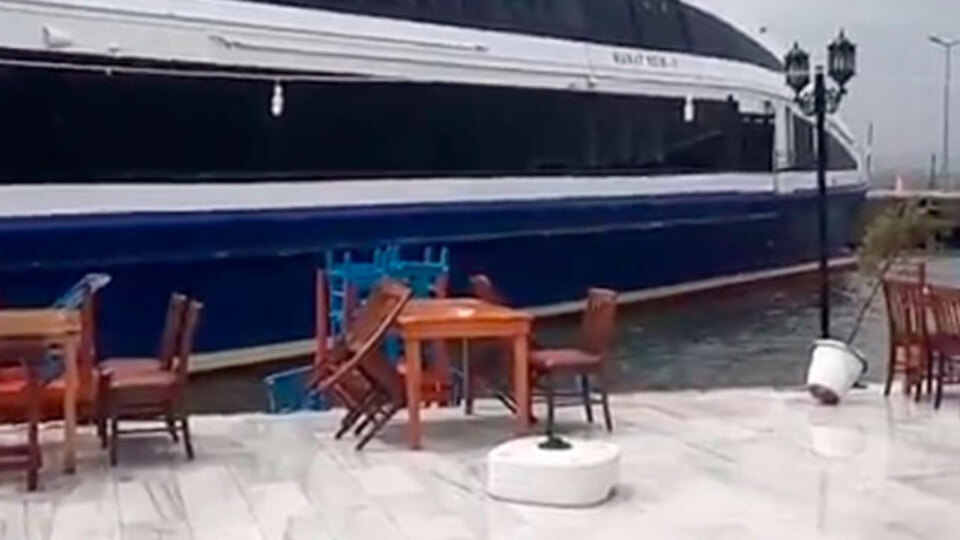 Deniz otobüsü karaya oturdu