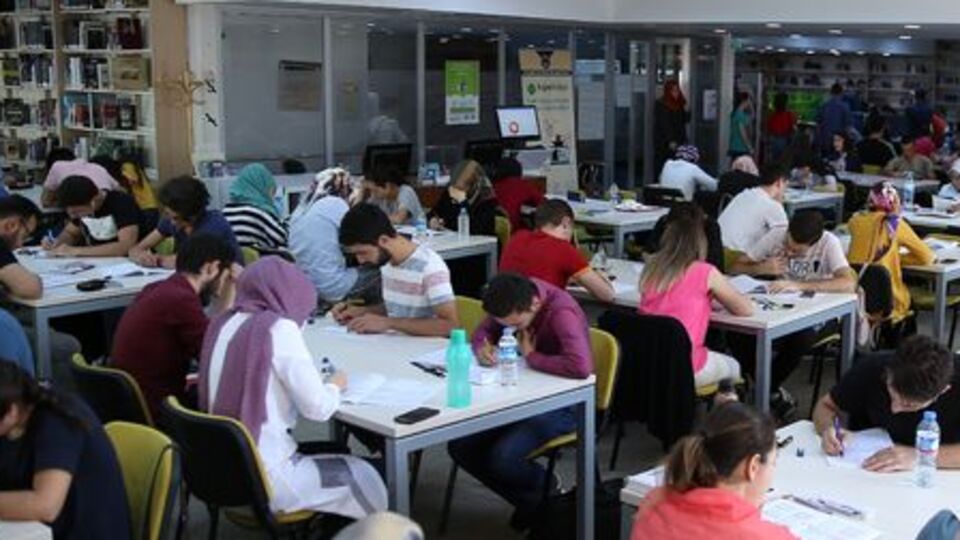 Kütüphanelere akın ettiler