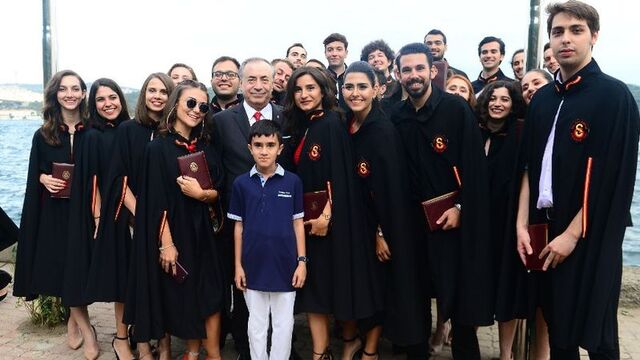 Mustafa Cengiz mezuniyet törenine katıldı