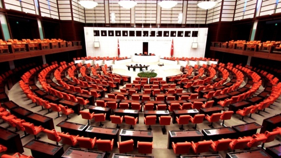 Meclis 12 partiyle işbaşı yapacak