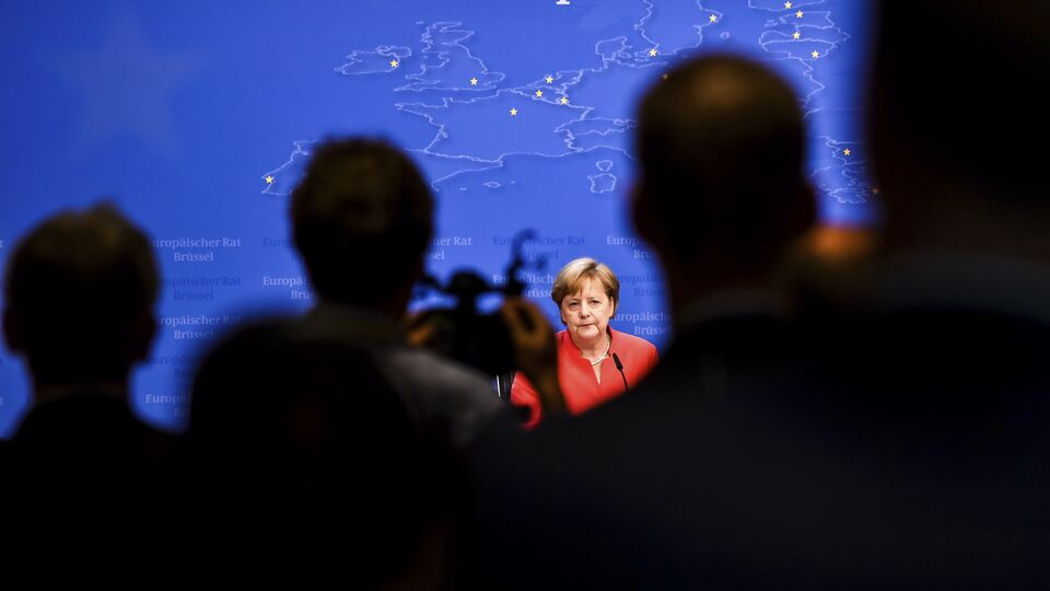 Merkel sığınmacı krizinde koalisyon ortaklarını bilgilendirdi