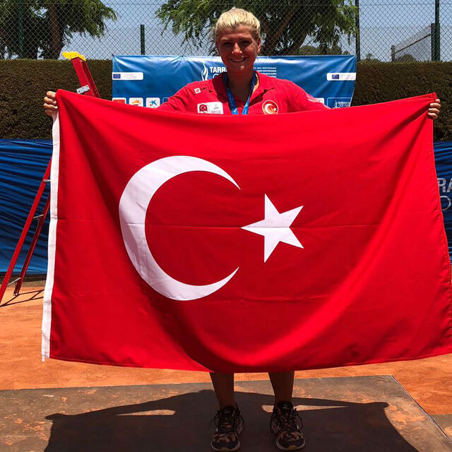 Cumhurbaşkanı Erdoğan milli tenisçiyi kutladı