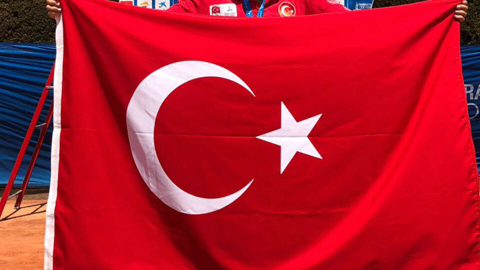 Cumhurbaşkanı Erdoğan milli tenisçiyi kutladı