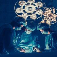 Karın ağrısıyla doktora gitti! Vücudundan çıkanlar tam 23 kilo!