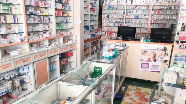 Mersin'de nöbetçi eczaneye saldırı!