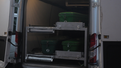 Gölette çırpınanları kurtarmak istemişti!