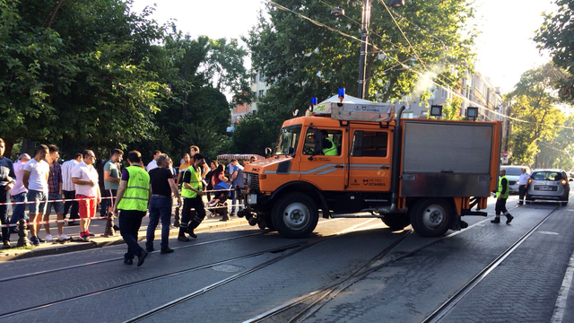 Sultanahmet'te tramvay raydan çıktı!