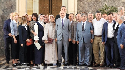 Kimi ailesi, kimi seçmeni ile gitti