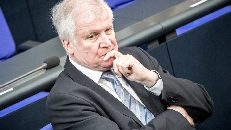 Almanya hükümetinde mülteci depremi!