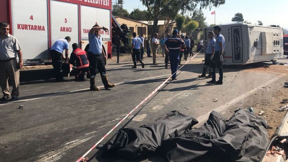 Mersin'de feci kaza: Ölü ve yaralılar var