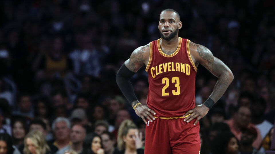 NBA'de yılın bombası! LeBron imzayı attı!