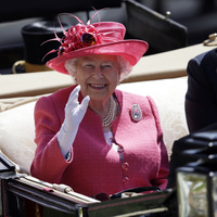 Kraliçe'yi ölmeden mezara koydular!