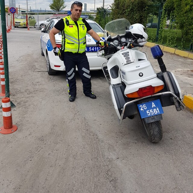 Polisin öğrenciyi sınava yetiştirme anları kamerada