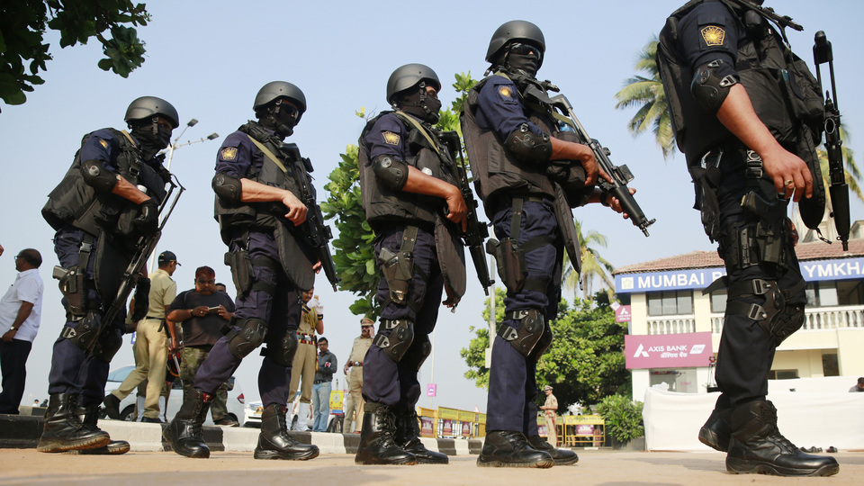 Çocuk kaçırma söylentileri nedeniyle 5 kişi linç edildi!